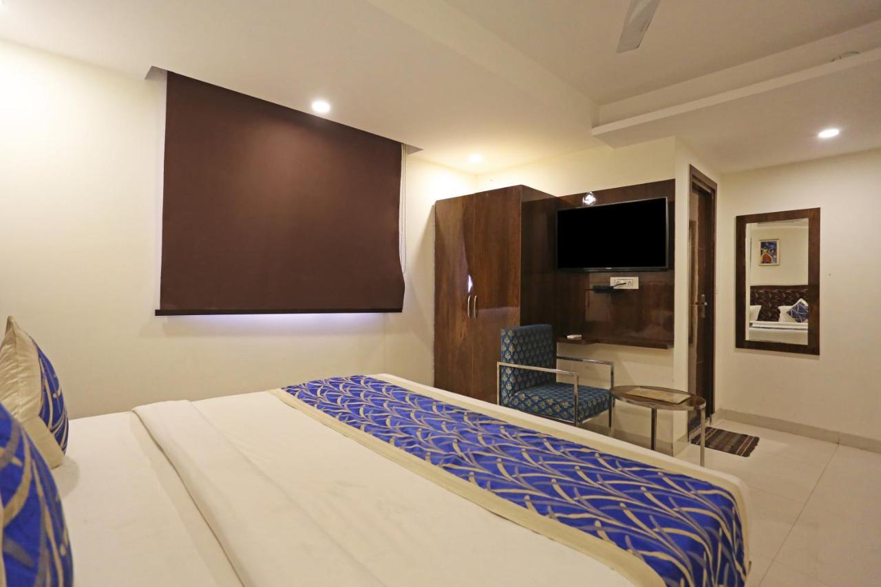 Hotel Emblem Suites- Near Delhi Airport New Delhi Luaran gambar