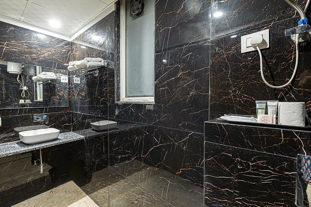 Hotel Emblem Suites- Near Delhi Airport New Delhi Luaran gambar