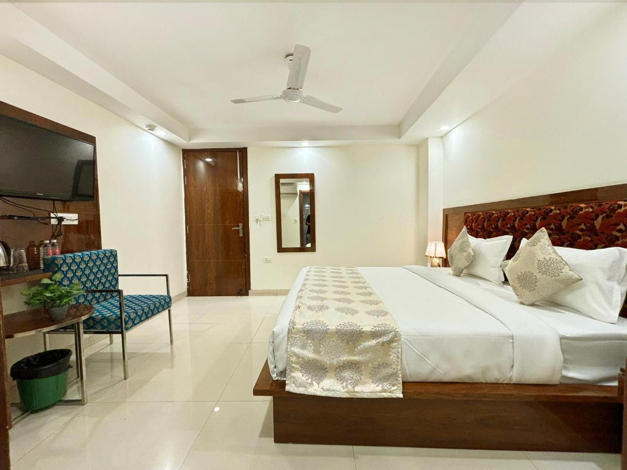 Hotel Emblem Suites- Near Delhi Airport New Delhi Luaran gambar