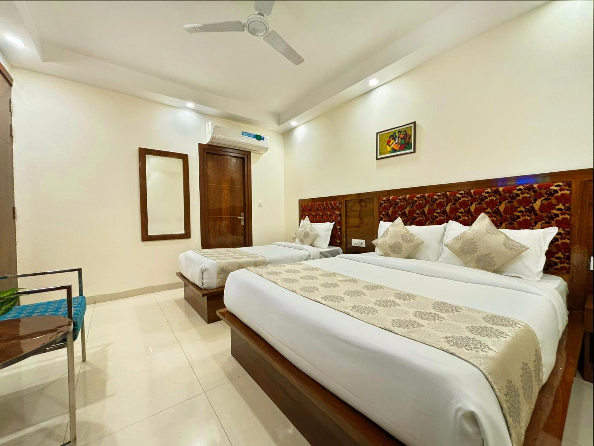 Hotel Emblem Suites- Near Delhi Airport New Delhi Luaran gambar