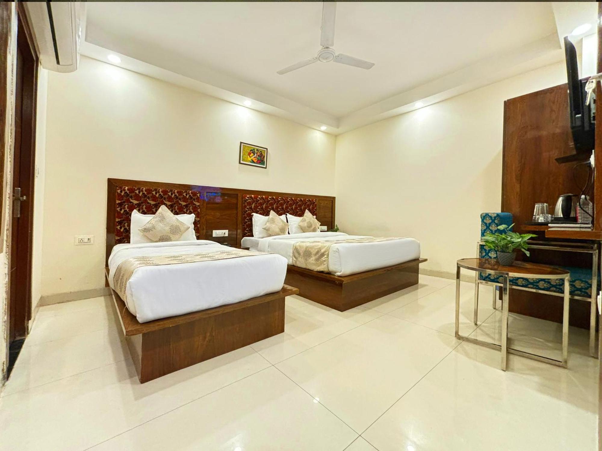 Hotel Emblem Suites- Near Delhi Airport New Delhi Luaran gambar