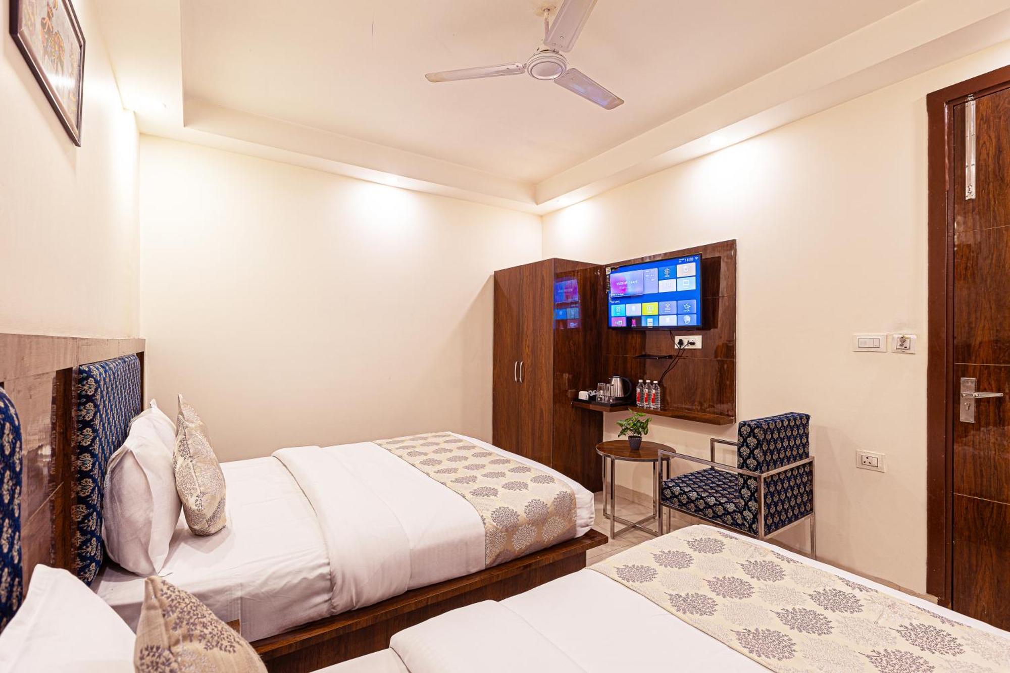 Hotel Emblem Suites- Near Delhi Airport New Delhi Luaran gambar