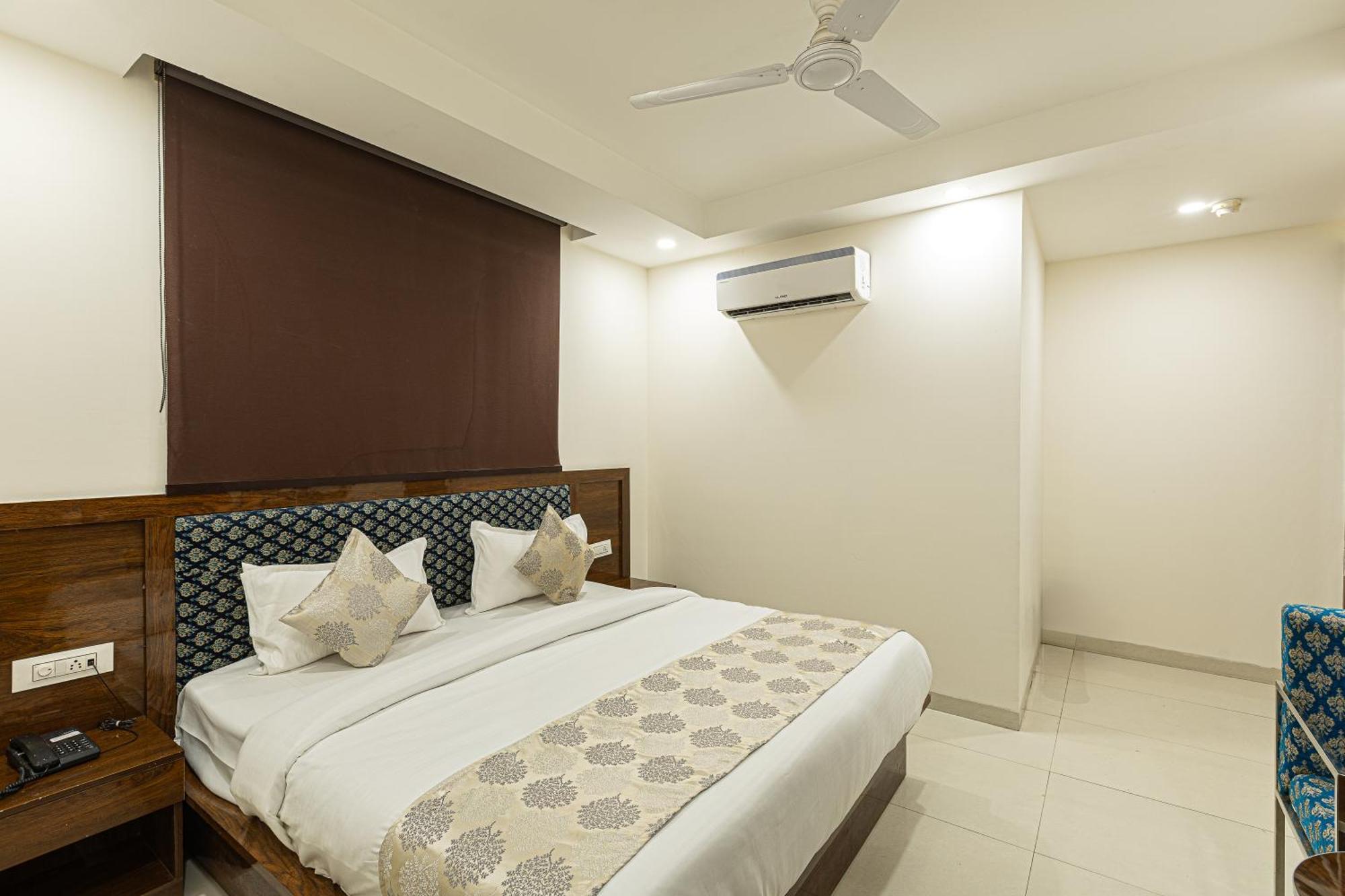 Hotel Emblem Suites- Near Delhi Airport New Delhi Luaran gambar