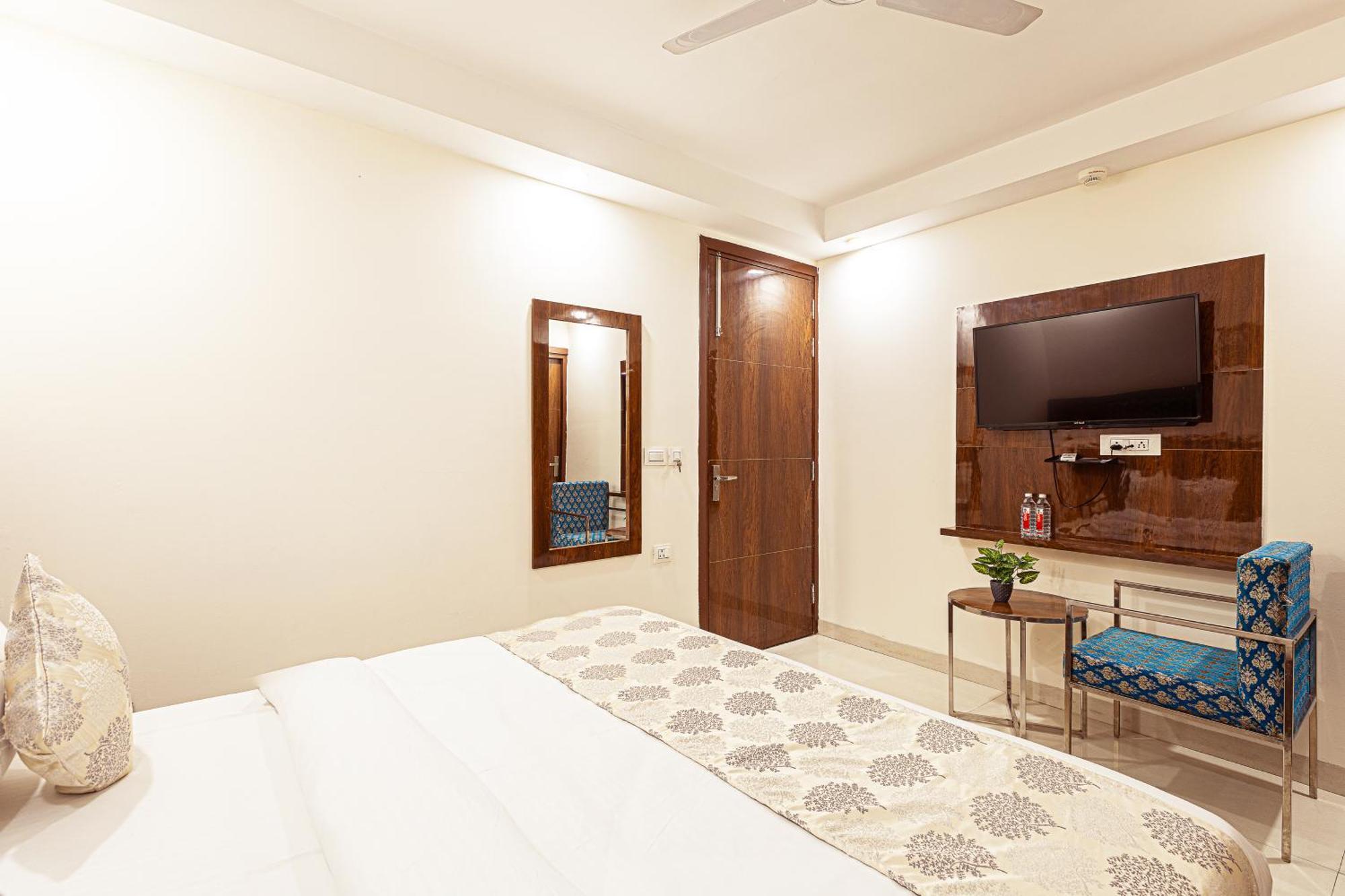 Hotel Emblem Suites- Near Delhi Airport New Delhi Luaran gambar
