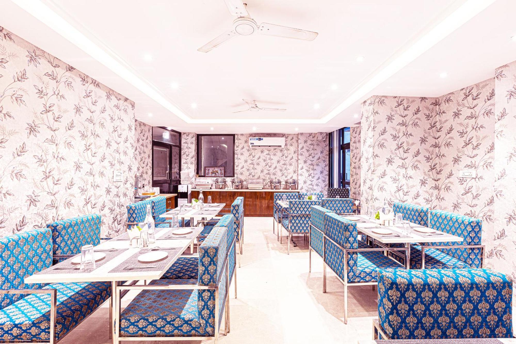 Hotel Emblem Suites- Near Delhi Airport New Delhi Luaran gambar